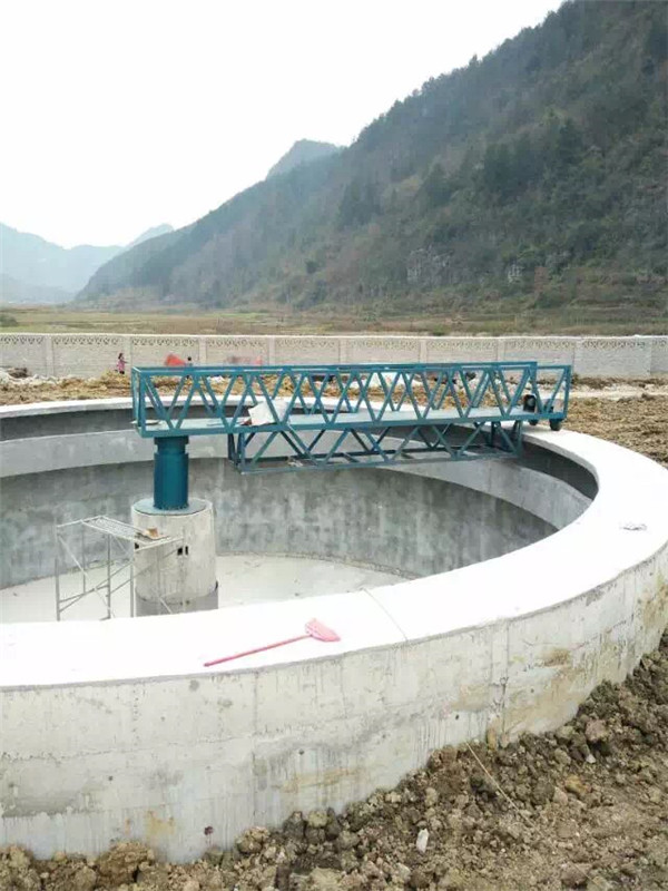 中心轉動刮吸泥機